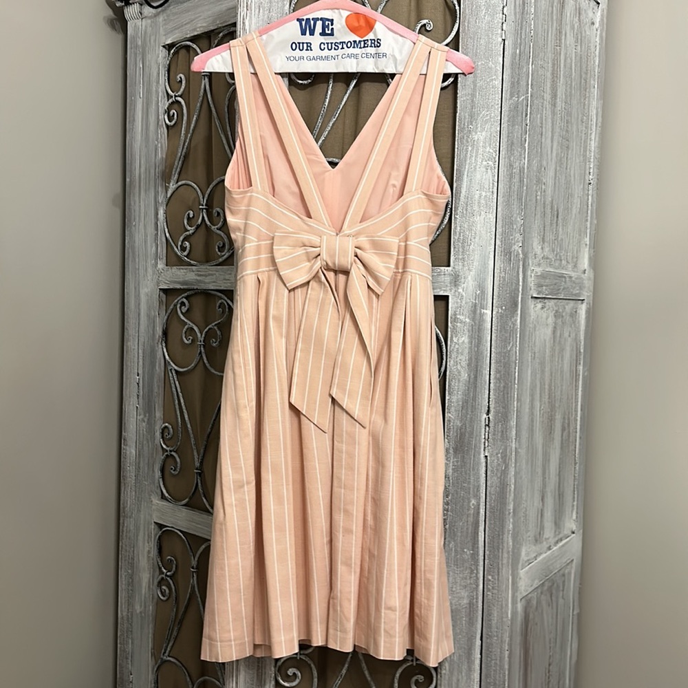 EUC Gal Meets Glam Samantha pink dress, size 4, pockets, bow back, pleated - Picture 2 of 8